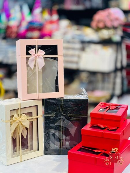 صندوق مربع وجه شفاف مع شبرة ببيونة 3 قطع